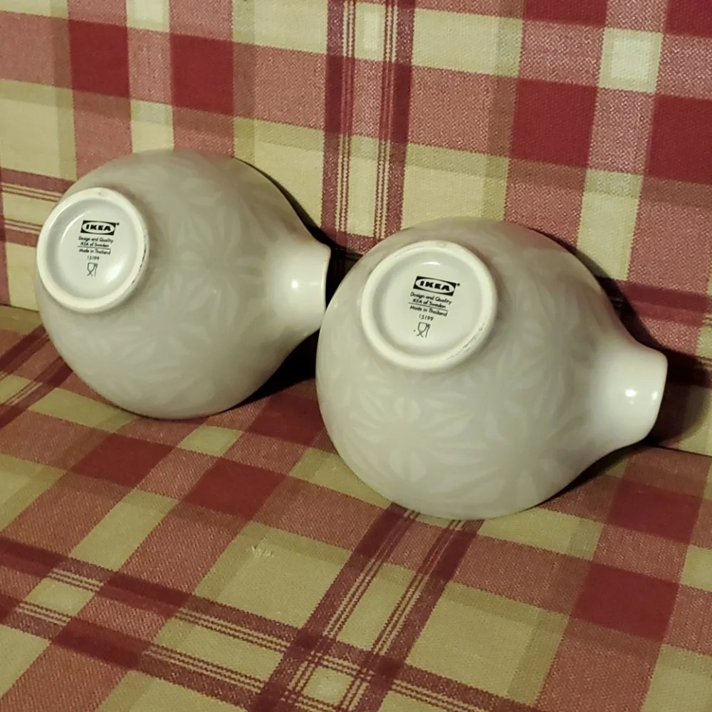 EUC IKEA mini bowls with spout set of 2